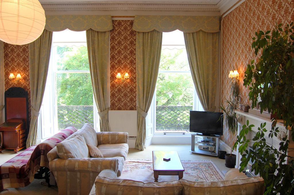 Regent Terrace, And Charming, Quiet * Edinburgh